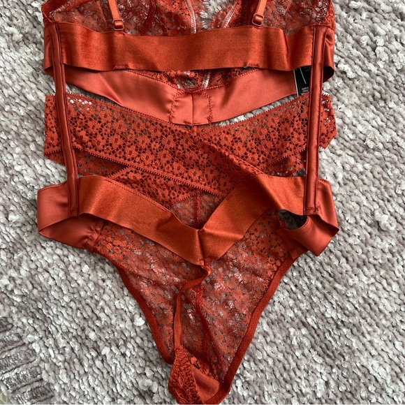 Victoria’s Secret Lace Bodysuit Lingerie - Picture 4 of 5